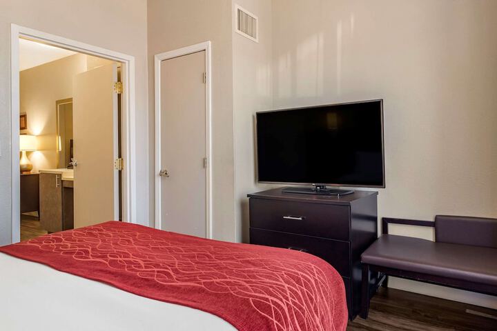 Room 6 of 13