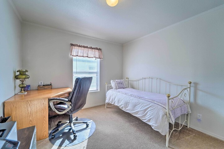Peaceful Portales Escape w / Patio & Grill!