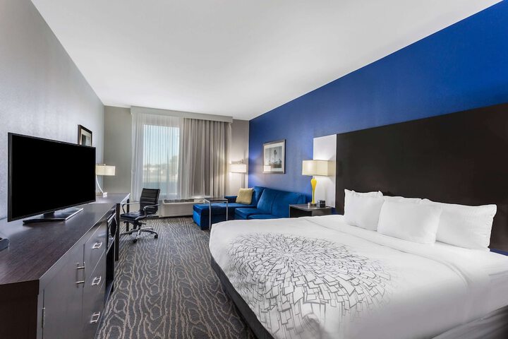 La Quinta Inn & Suites by Wyndham Odessa N. - Sienna Tower