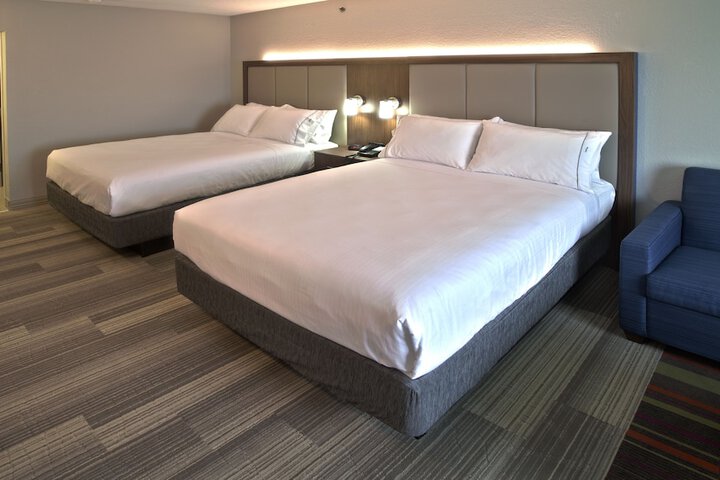 Holiday Inn Express & Suites Evansville North by IHG