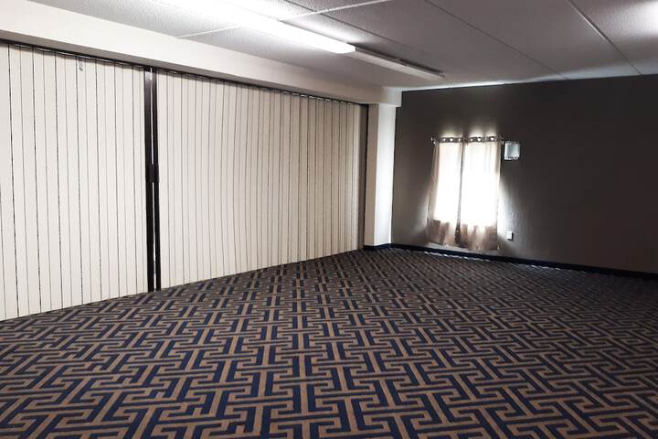Travelers Inn & Suites Forest City