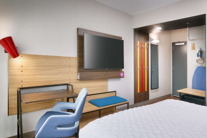 Room 12 of 33