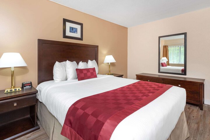 Room 10 of 40