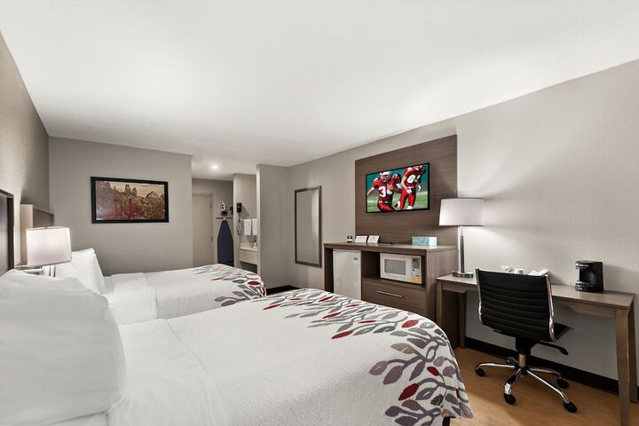 Room 28 of 34
