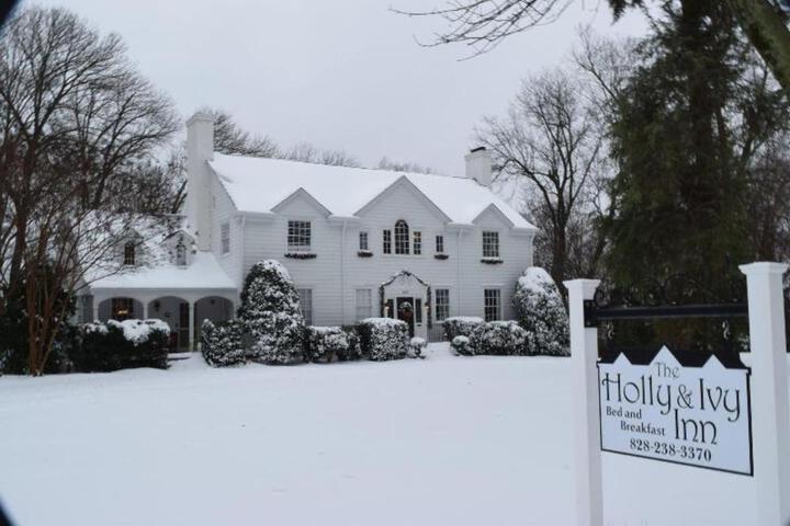The Holly and Ivy Inn