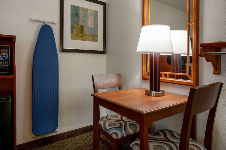 Days Inn by Wyndham Encinitas Moonlight Beach