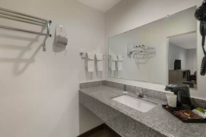 Room 9 of 29