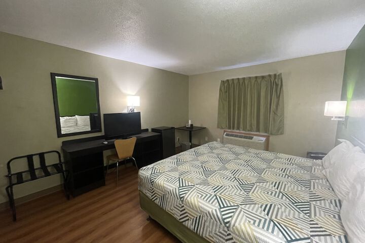 Room 28 of 34