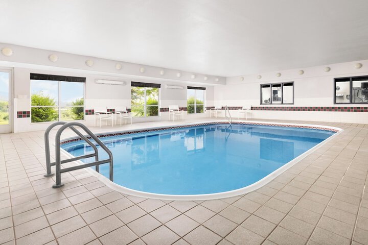 Country Inn & Suites by Radisson Big Flats (Elmira), NY