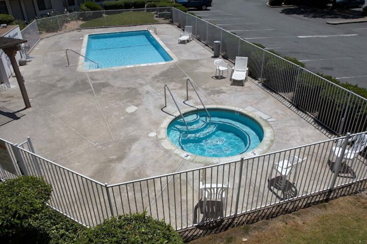 Pool 12 of 28