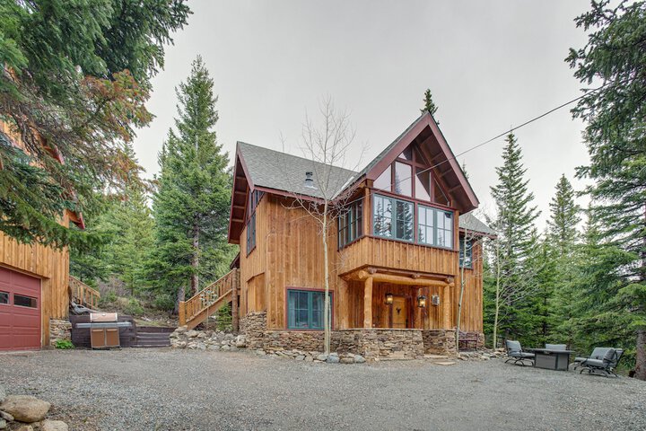 Idaho Springs Home w / Amazing Mountain Views!