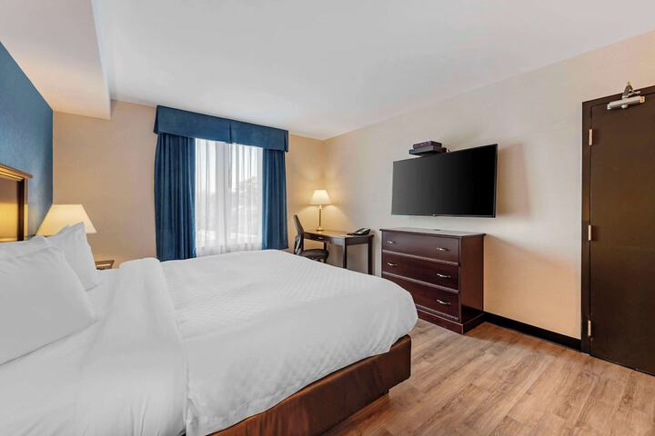 Room 32 of 40