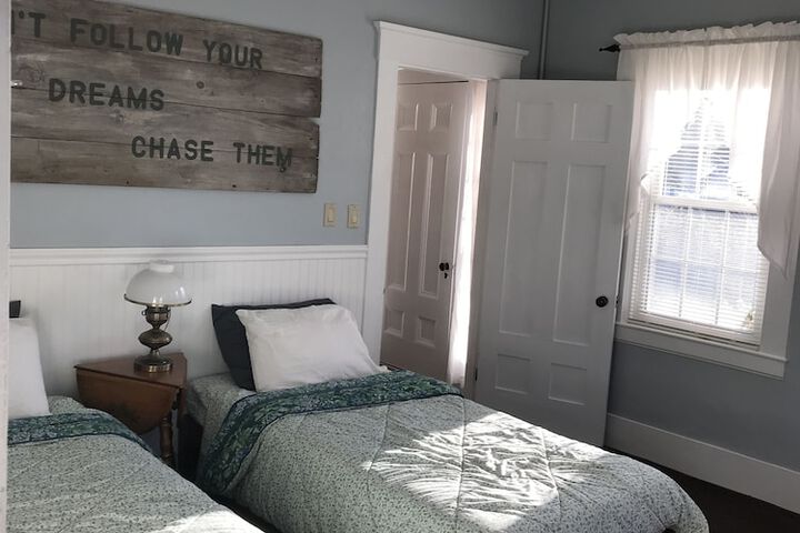 Room 8 of 19