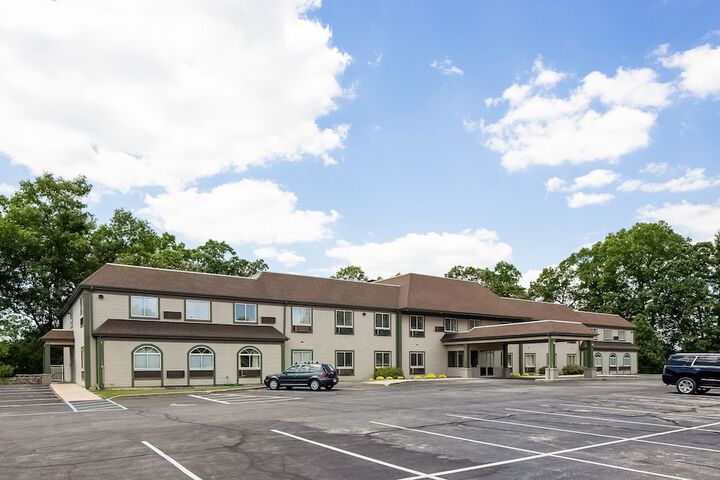 Econo Lodge Whitehall near Michigans Adventure