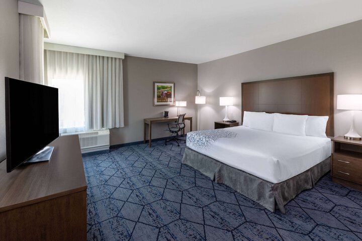La Quinta Inn & Suites by Wyndham Round Rock near Kalahari