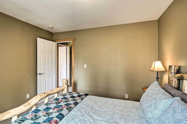Grand Jefferson Home w / Stunning Mtn Views!