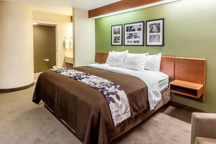 Room 30 of 61