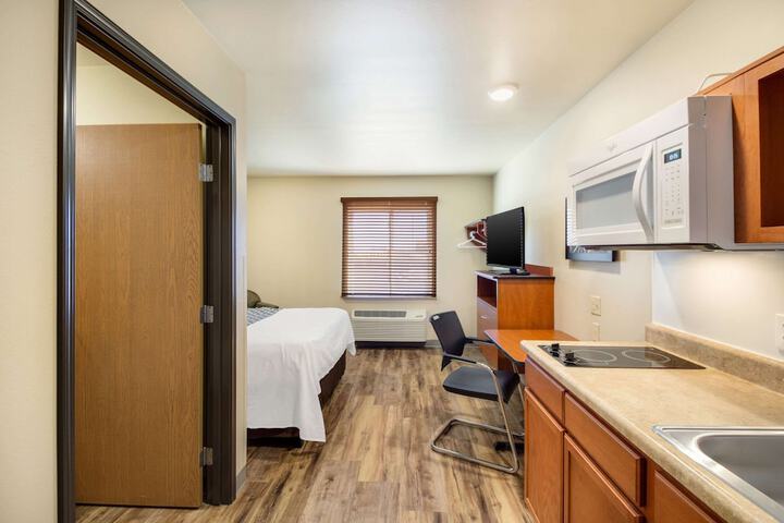Room 9 of 37