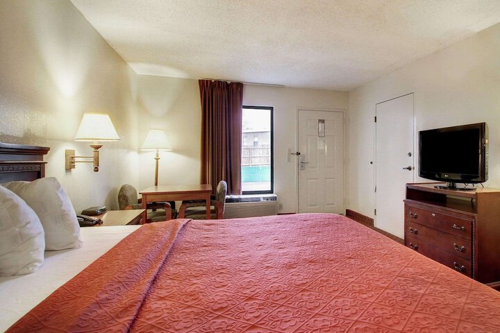 Room 16 of 32