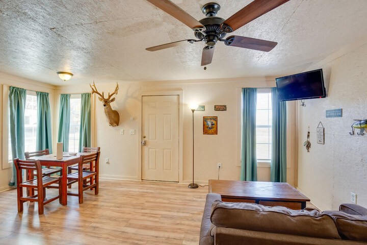 On-site Fishing Pier: Pet-friendly Kerens Cabin!