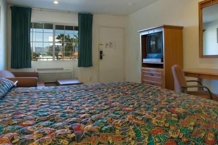 Room 17 of 24