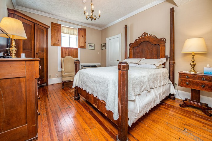 Wayside Inn