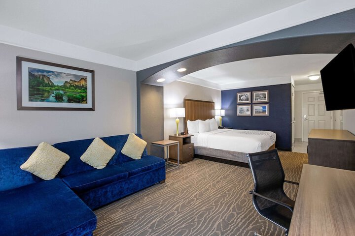 Room 11 of 27