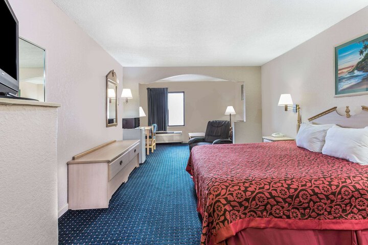 Room 10 of 17