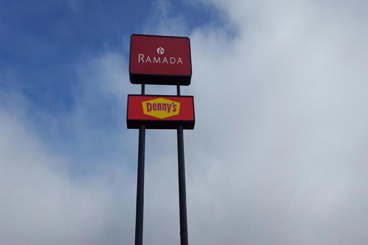 RAMADA BY WYNDHAM MEDFORD HOTEL AND CONF