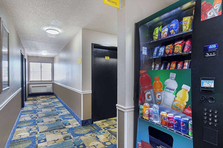 Super 8 by Wyndham Somerset
