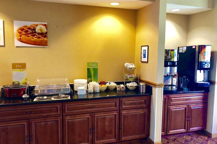 Breakfast/Coffee Service 26 of 31