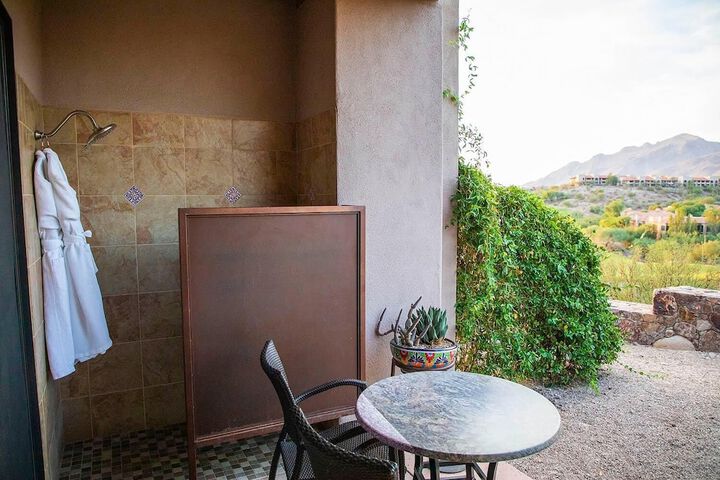 Hacienda Del Sol Guest Ranch Resort