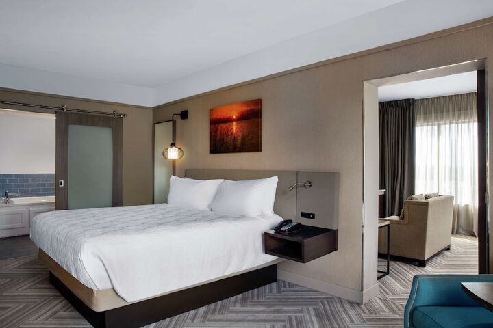 Room 32 of 47