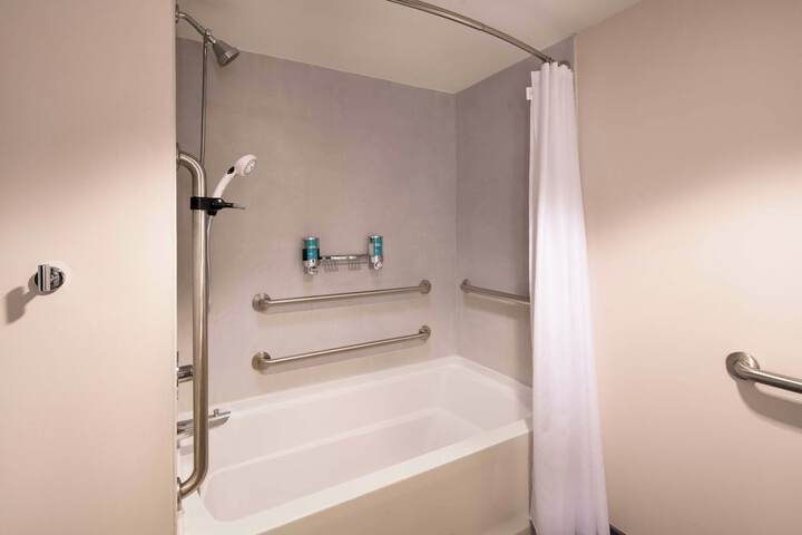 Room 16 of 36