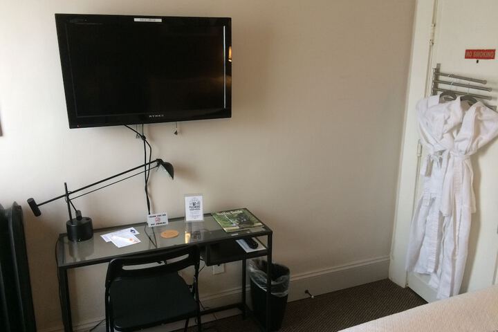 Room 42 of 115