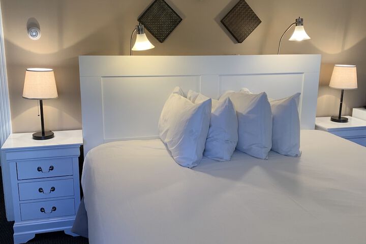 Room 103 of 163