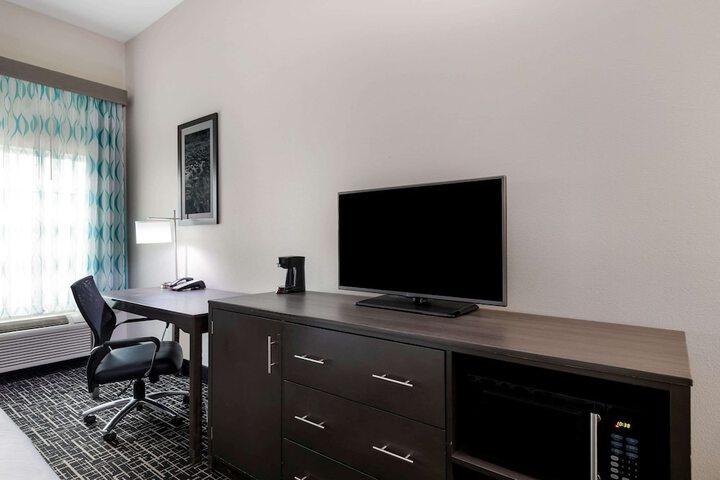 Room 27 of 42