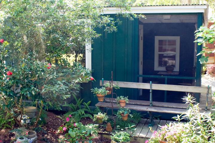 Hibiscus Coffee & Guesthouse