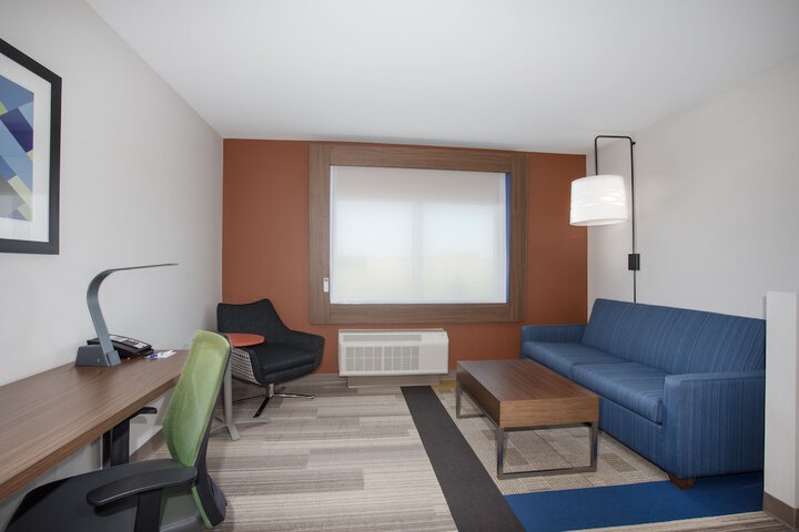 Room 40 of 74