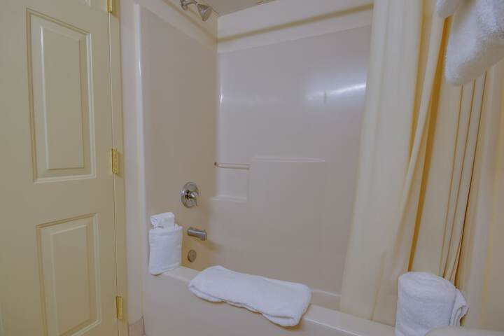 Room 28 of 60