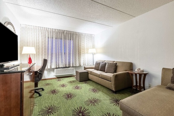 Room 13 of 36