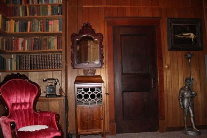 Lounge 61 of 66