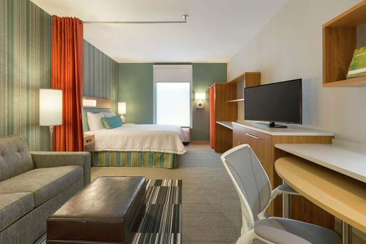 Room 13 of 38