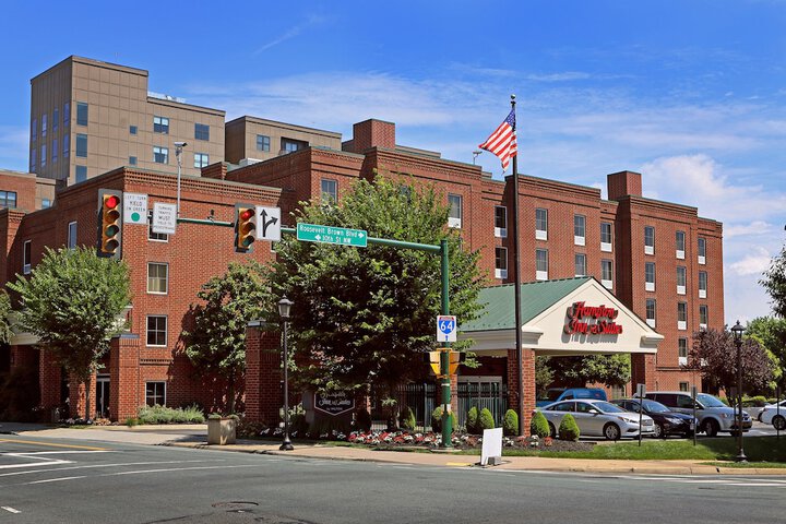 Hampton Inn & Suites Charlottesville-At the University