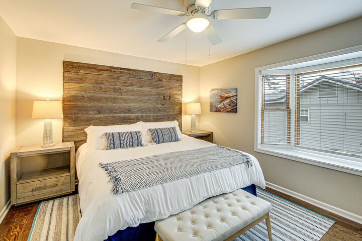 Hot Springs Lakefront Home w / Dock & Water Views!