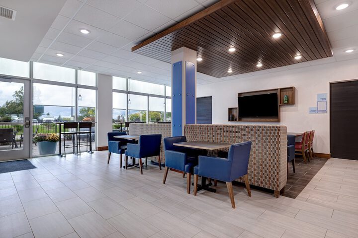 Holiday Inn Express & Suites Detroit Dearborn by IHG