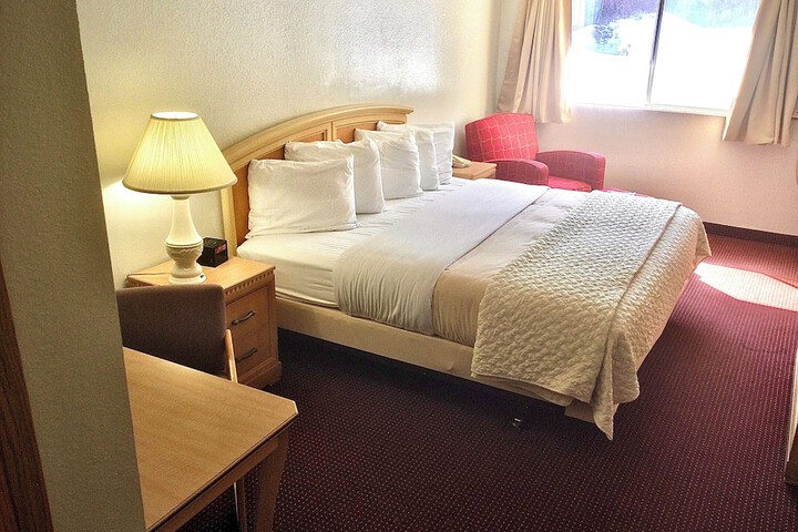 Room 9 of 16