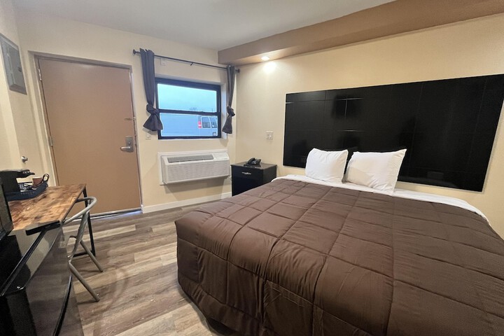 Room 33 of 71