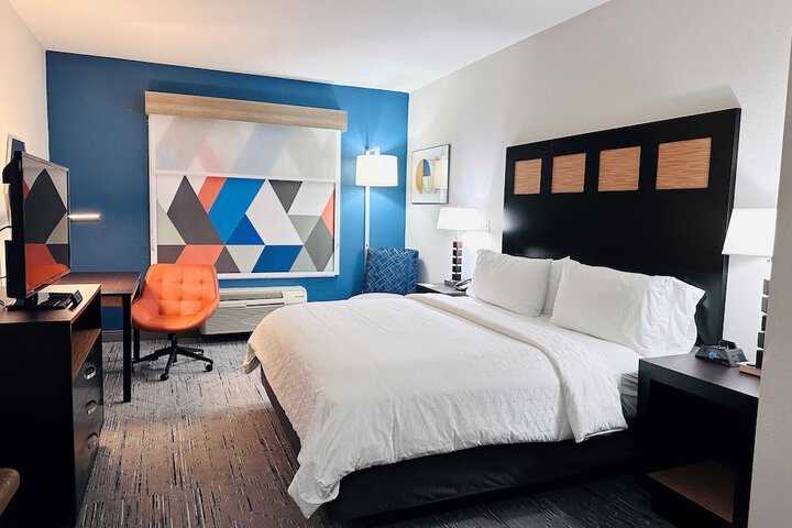 Room 13 of 34