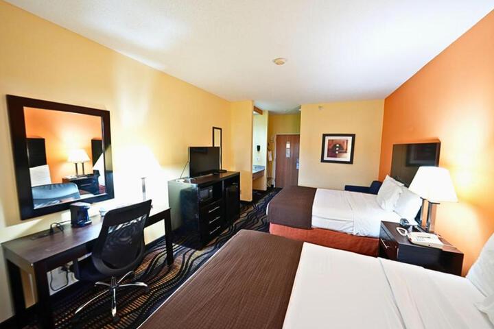 Rock Island Inn & Suites Streator IL